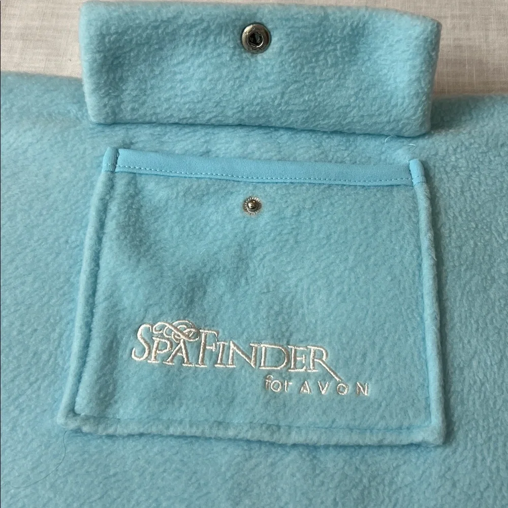 🌞 Spa Finder Soft Blue Pocket Throw   44” x 31” w/Snap Pocket Closure 6” x 6”